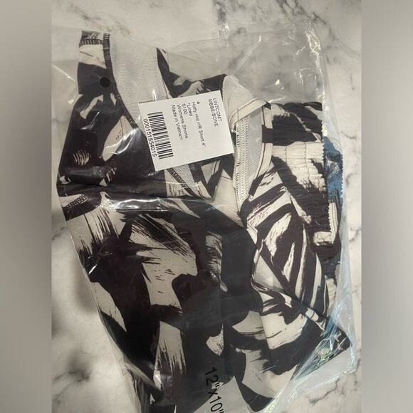 Lululemon Hottie Hot High Rise Lined Short 4" Size 4- Espresso/Bone Color NWT - Picture 11 of 11